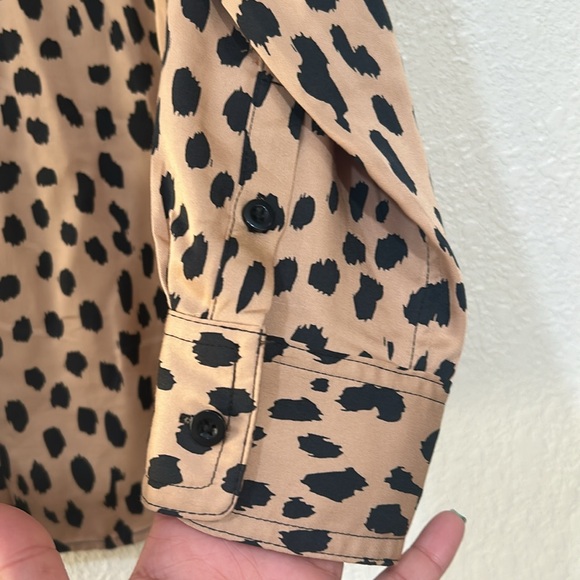 CHICOS WOMENS BUTTON DOWN BLOUSE LEOPARD PRINT LIGHTWEIGHT SZ 1(8/10) - Picture 13 of 14